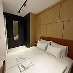 Sky Lux Bulevar Apartman *