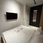 Sky Lux Bulevar Apartman *