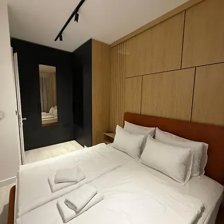 Sky Lux Bulevar Apartament *